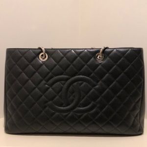 Authentic Chanel gray pebble/ worn less < 10 times